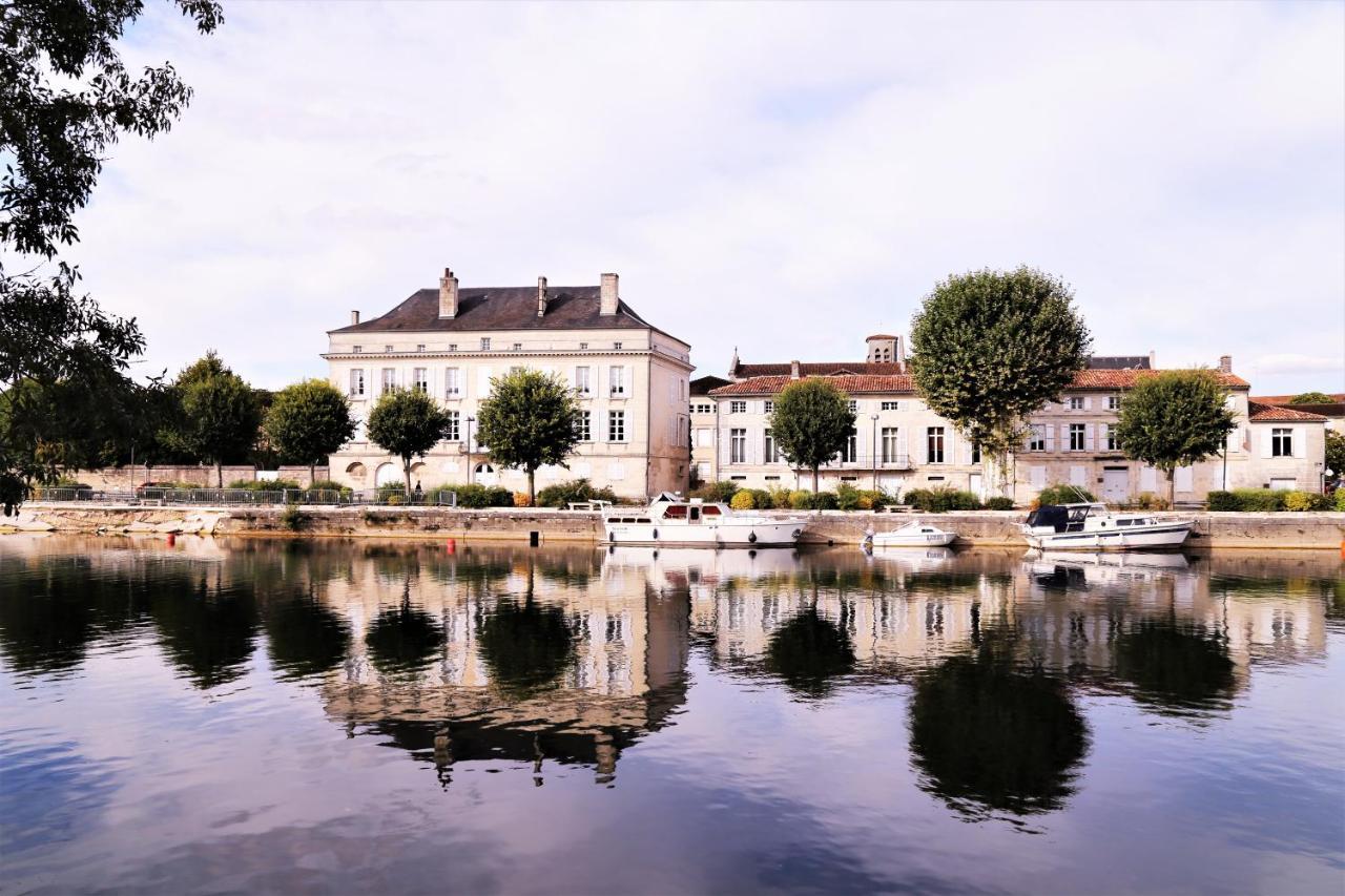 Gite Le Bonheur Hiersac Buitenkant foto