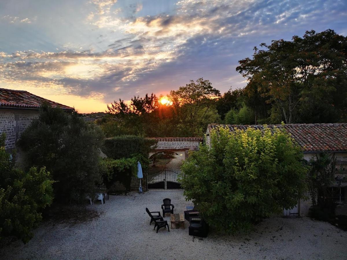 Gite Le Bonheur Hiersac Buitenkant foto