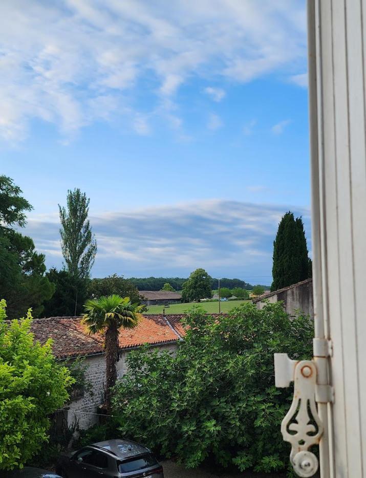Gite Le Bonheur Hiersac Buitenkant foto